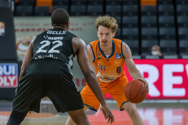 而像门迭塔 而像门迭塔