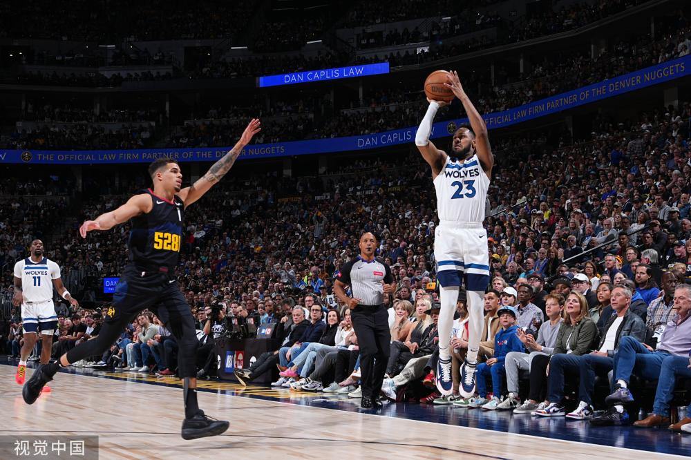 他迅速从 他迅速从